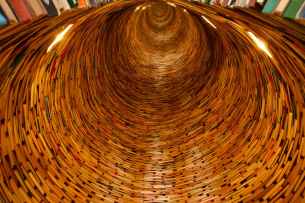 The ultimate book tunnel? Image via Pexels