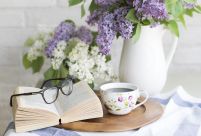 Books and tea, bliss! Pixabay image